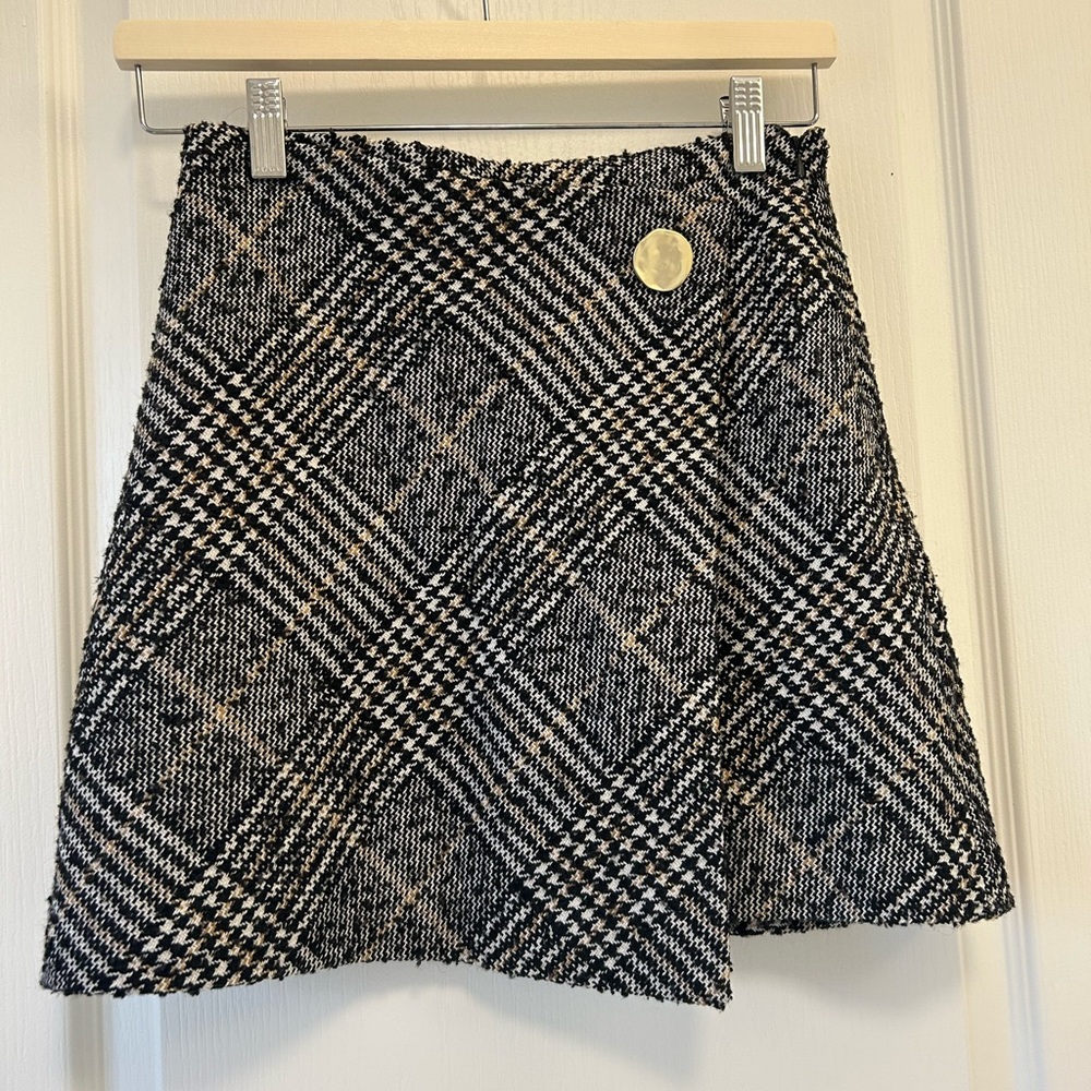 H&M Plaid A-Line Skirt in Black and Cream